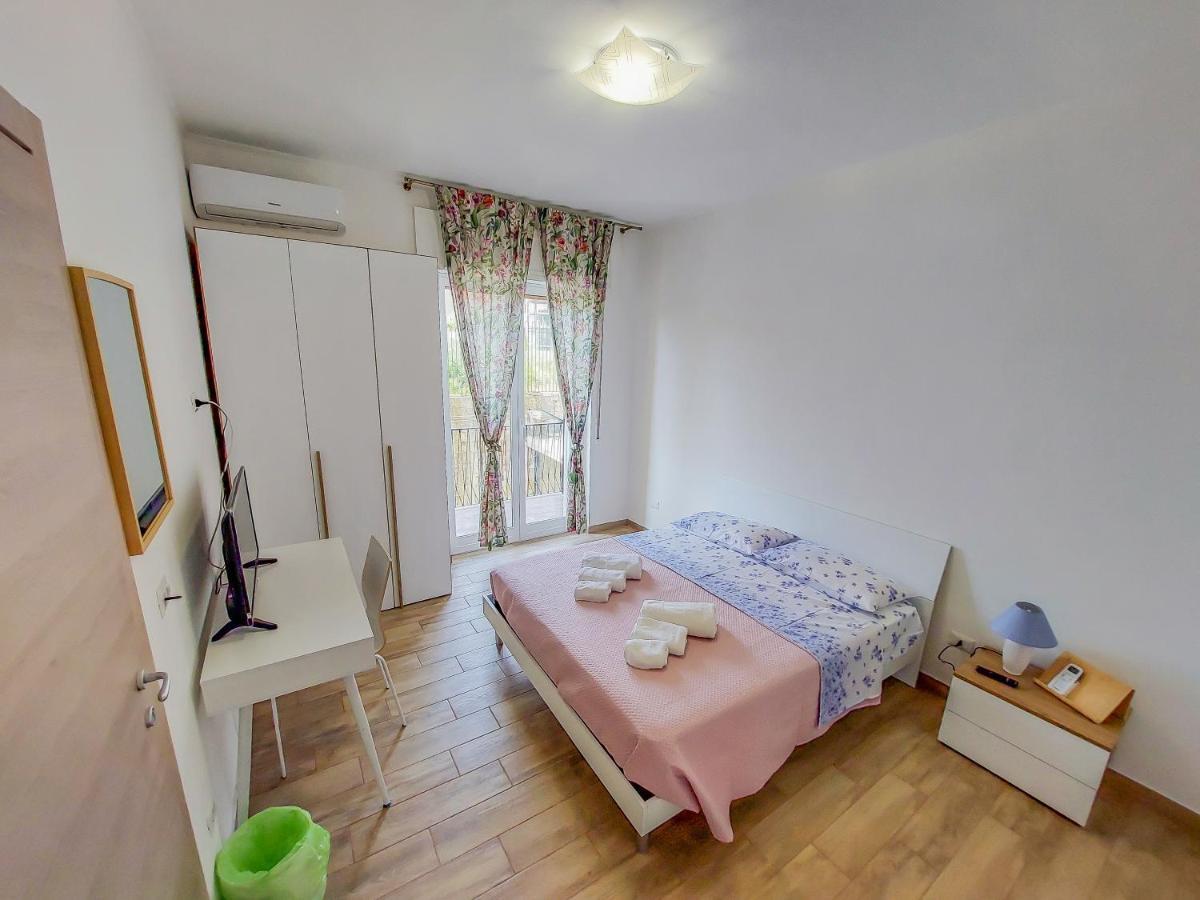 Metro Guest House Nápoly Kültér fotó